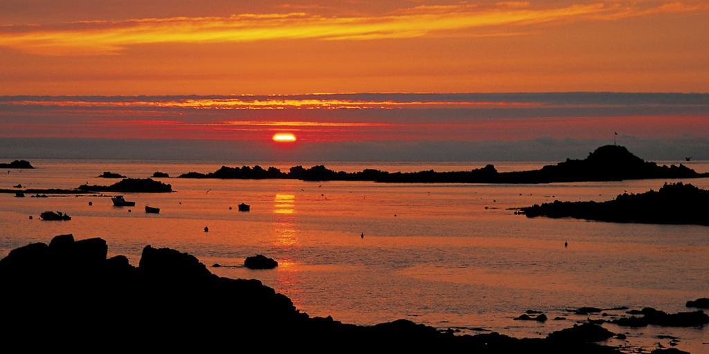 Cobo Bay Hotel カステル エクステリア 写真