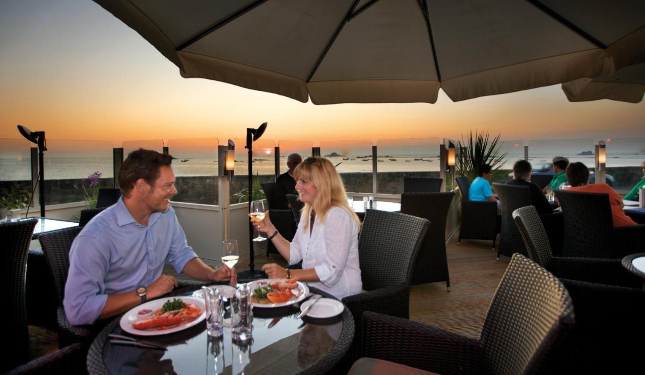 Cobo Bay Hotel カステル エクステリア 写真
